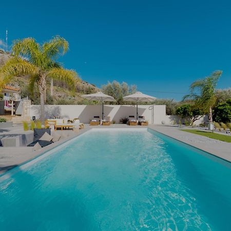 Nafplio Blue Topaz Poolside Villa ภายนอก รูปภาพ