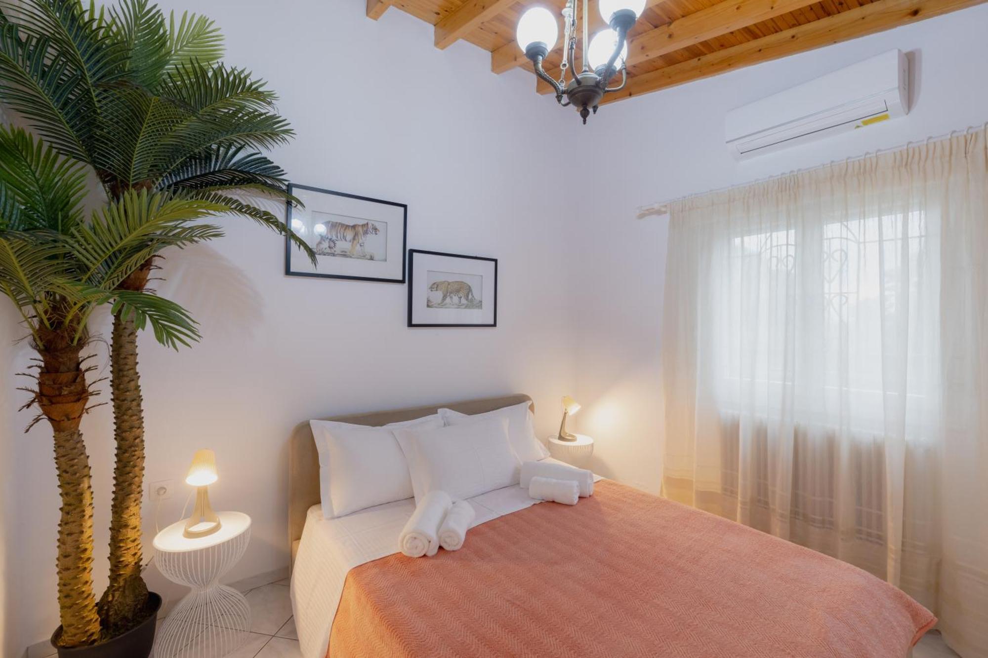 Nafplio Blue Topaz Poolside Villa ภายนอก รูปภาพ