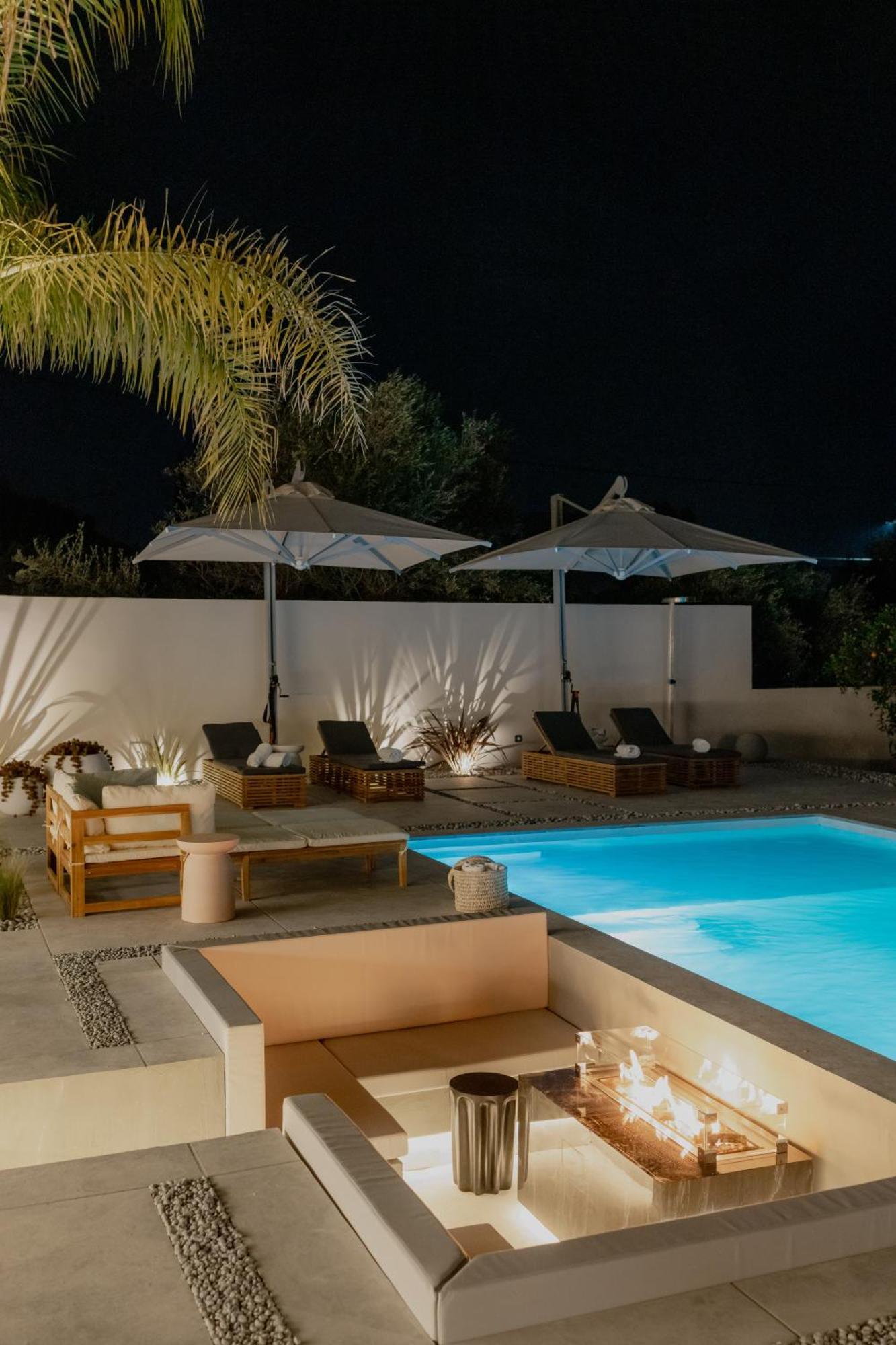 Nafplio Blue Topaz Poolside Villa ภายนอก รูปภาพ