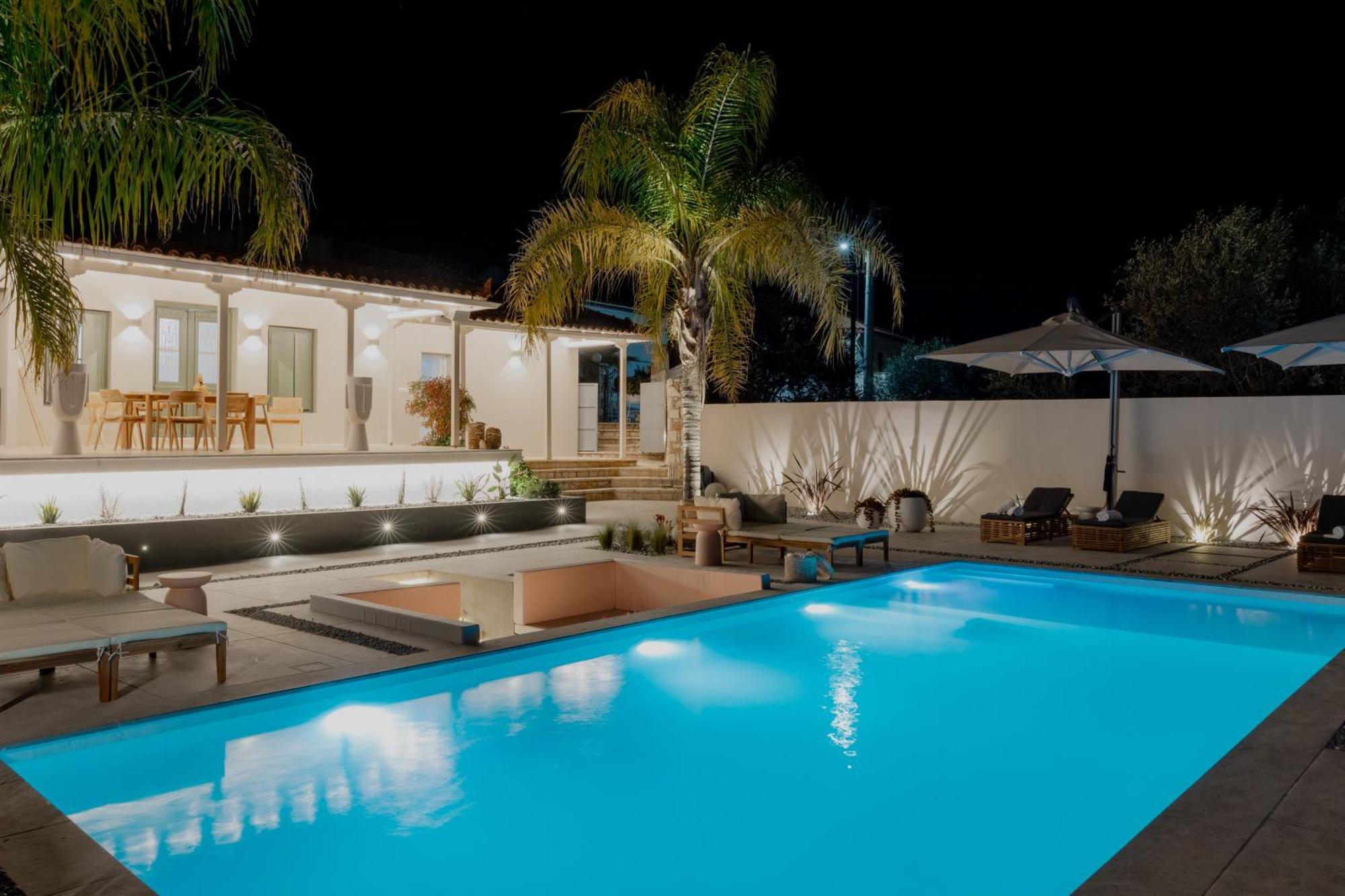 Nafplio Blue Topaz Poolside Villa ภายนอก รูปภาพ